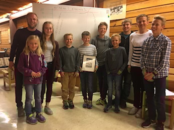 Gullfest med grillmat, pengedryss og undervisning